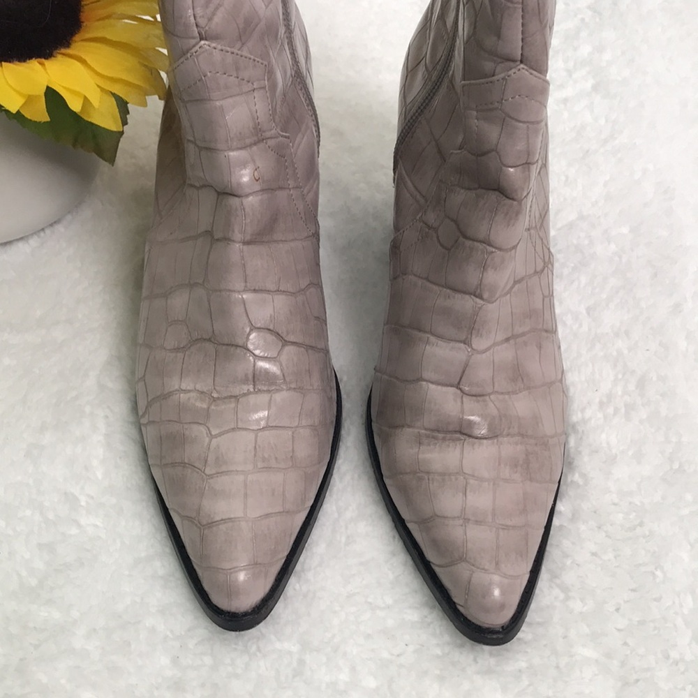 RAYE Flag Boot in Taupe - Picture 4 of 7